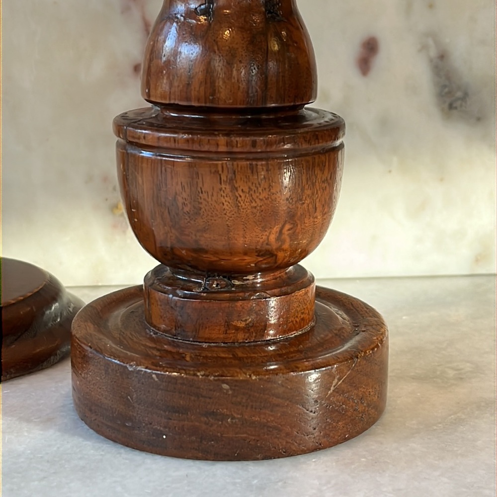 Pair of old wood candle holders - Picture 3 of 12